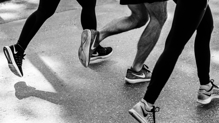 runners black and white